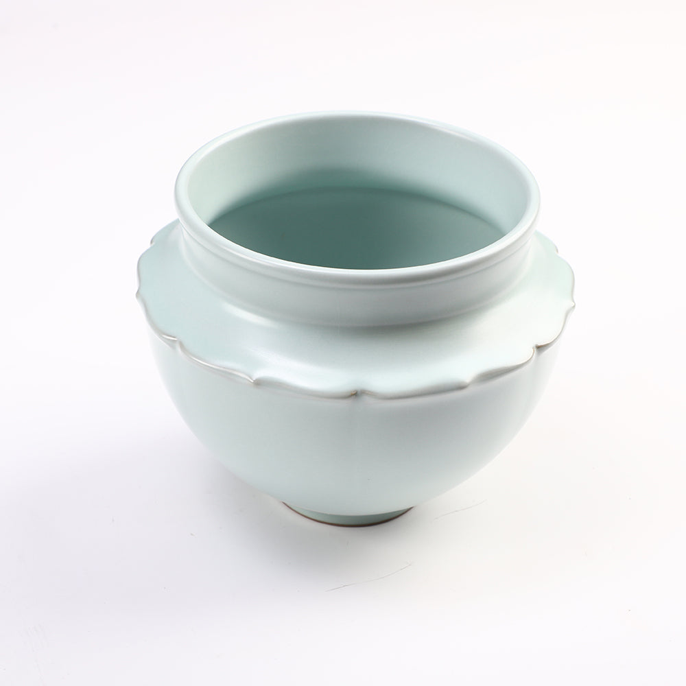 Elegant Celadon Ceramic Decorative Vessel – Handcrafted for Display & Collection (Ø15.8cm x H12.7cm | Weight: 0.803kg)